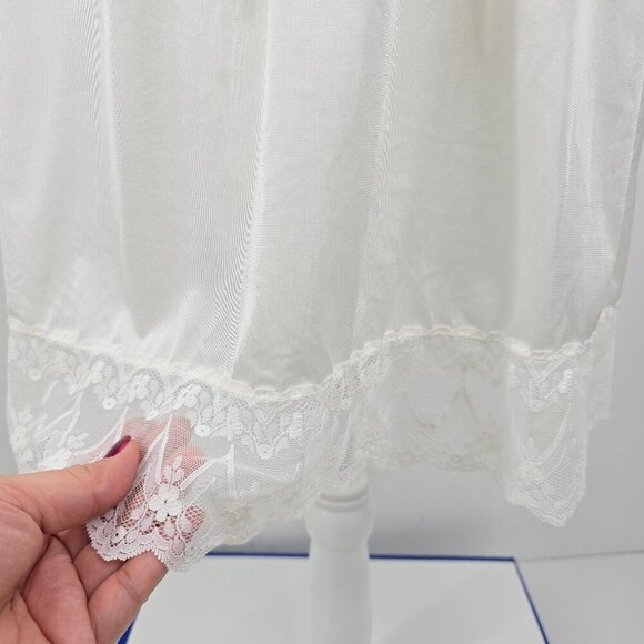 Vintage 80s Velrose Size L White Nylon Lace Trim Half Slip - Picture 2 of 8